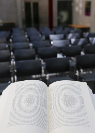 Aufgeschlagenes Buch