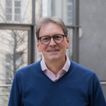 Portrait picture of Wilfried Mausbach