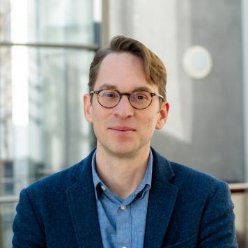 Portrait picture of Florian Böller